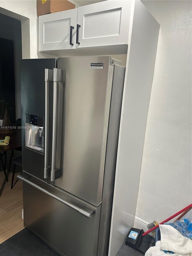 Building Photo - 13035 NE 7th Ave