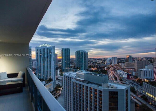 Building Photo - 200 Biscayne Blvd Way