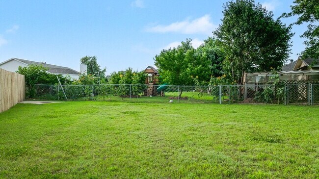 Building Photo - 4BR Home in Heart of Rogers – Near Downtown & Parks