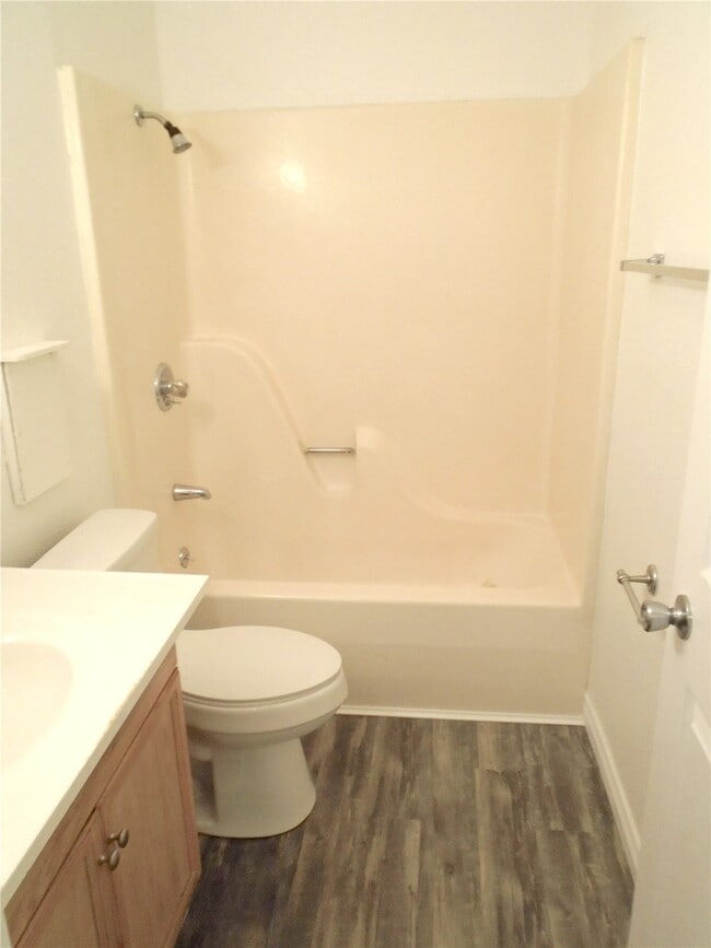 Building Photo - 1002 Apache Dr