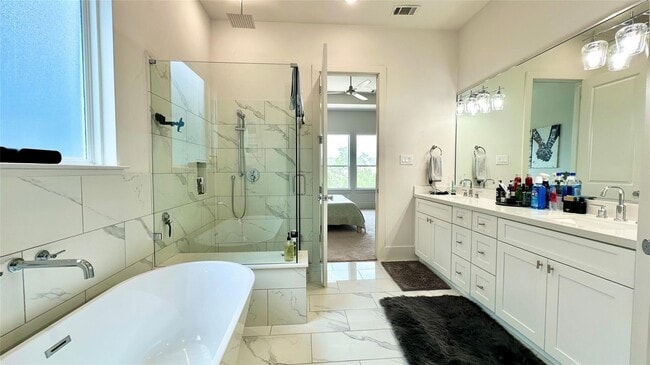 Building Photo - 1216 W 21st St