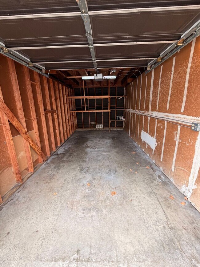 Building Photo - 2 Bed, 2 Bath Fullerton Condo For Rent w/ ...