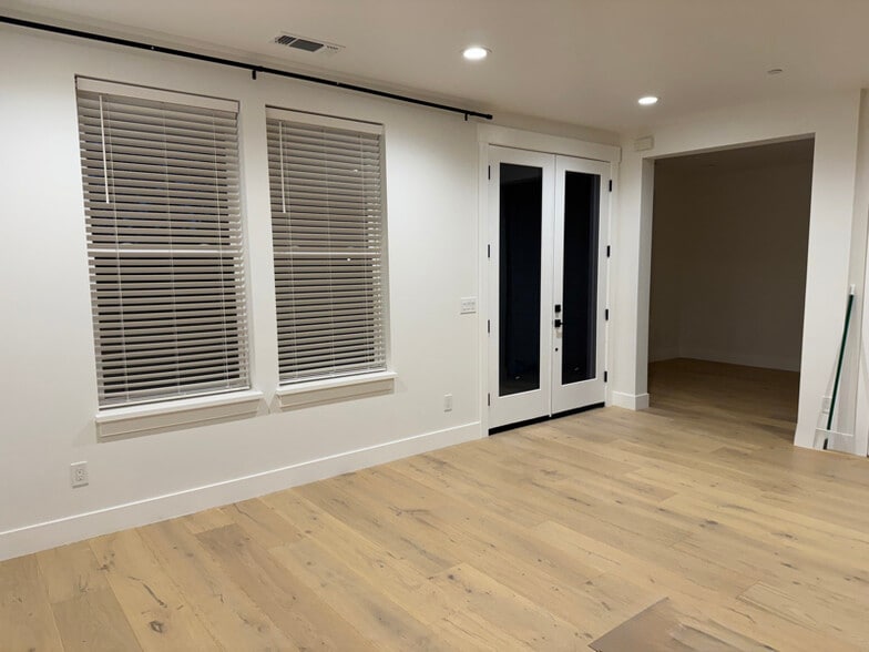 Building Photo - 8391 Montna Dr