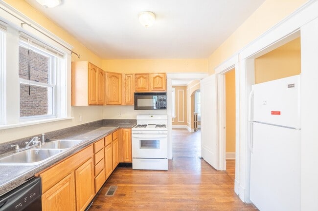 Building Photo - 1115 Edward Terrace