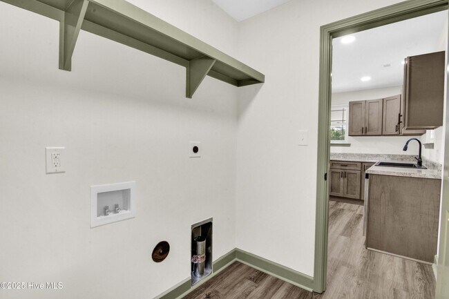 Building Photo - 103 Armstrong Dr