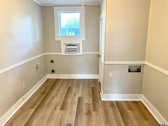 Building Photo - 910 N Newsom St