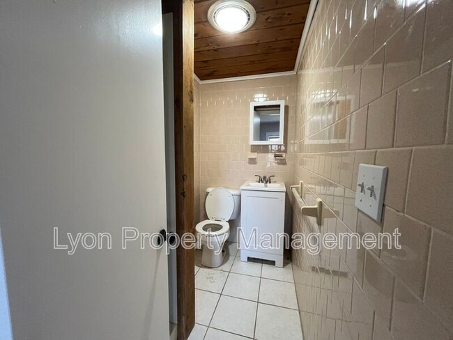 Building Photo - 12 Oil Mill Ln