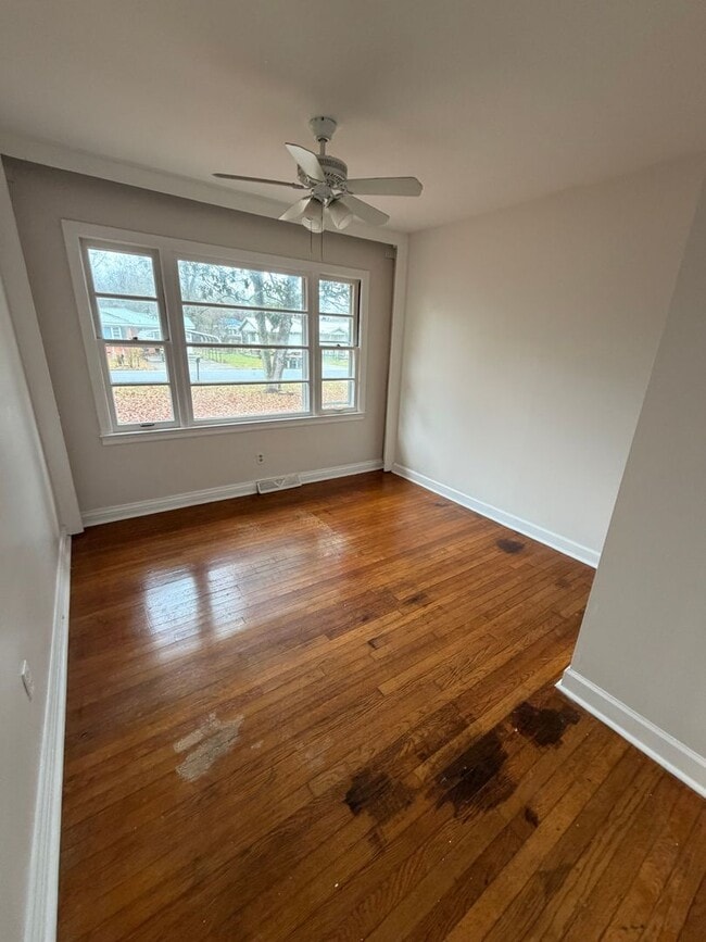 Building Photo - Brick 3/1.5 House in West Rome- $1,250