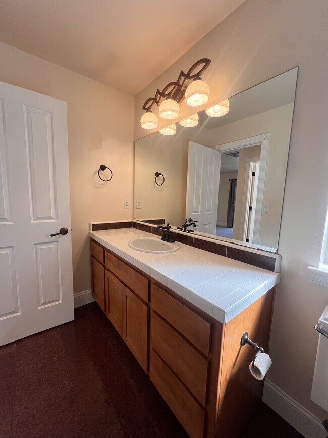 Building Photo - 612 Chief Kelly Dr