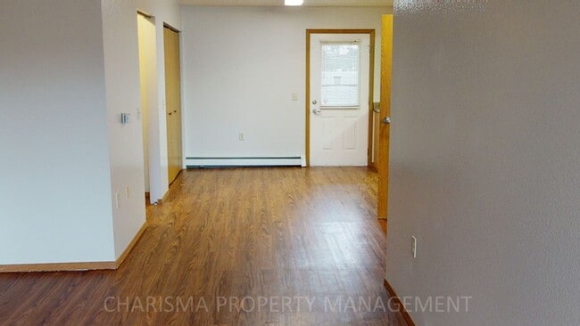 Building Photo - 1 BD, FREE GARAGE, WASHER/DRYER, OUTDOOR P...