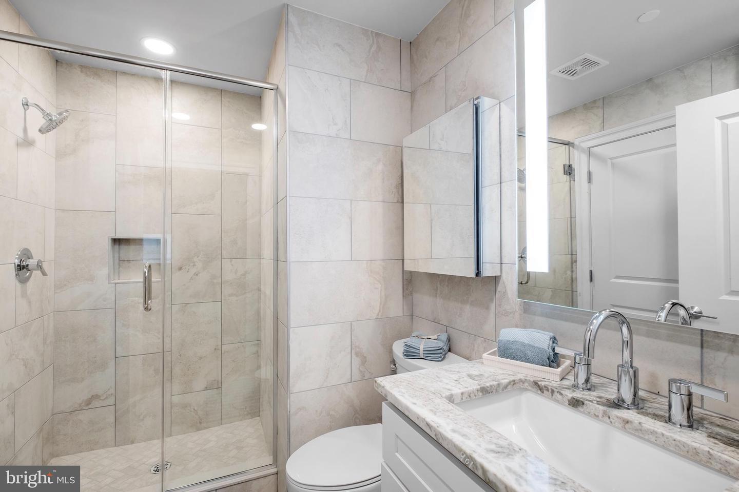 Building Photo - 1422 Chestnut St