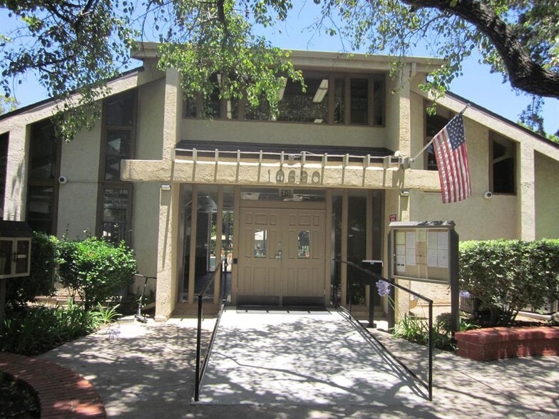 Building Photo - 10626 Escobar Dr