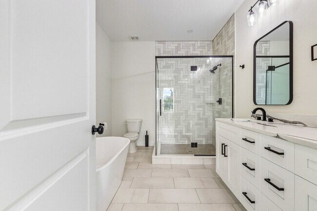 Building Photo - Luxurious 3 Bedroom Condo with Spacious Layout and Prime Location in Tampa, FL!