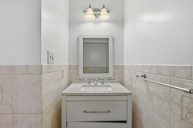 Building Photo - 7705 Seans Terrace