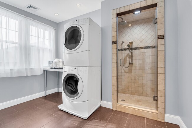 Building Photo - 35 Lipman Pl