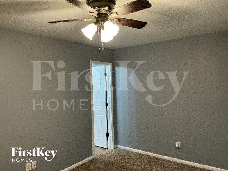 Building Photo - 5110 N Bellaire Ave