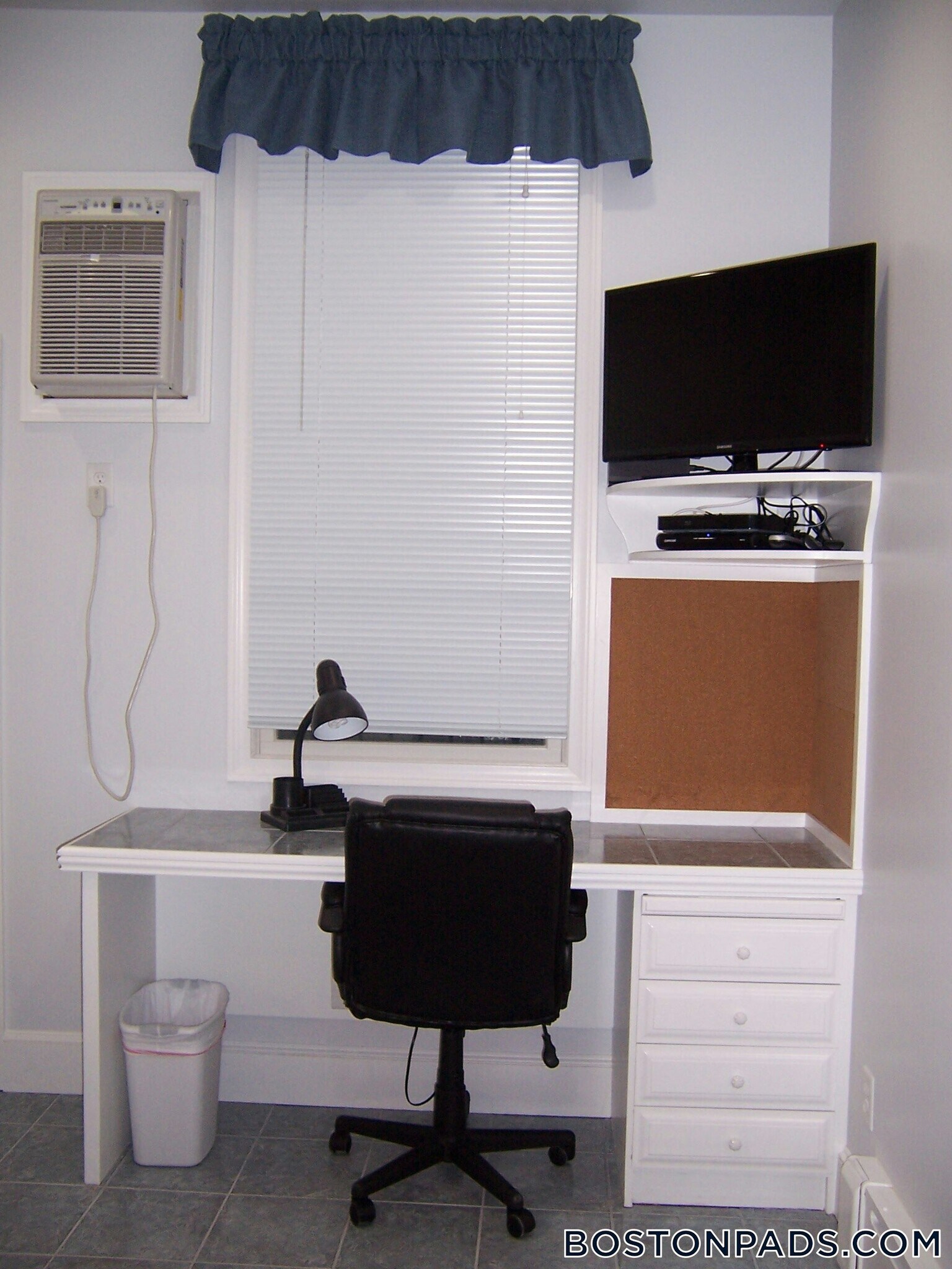 Building Photo - 188 Maverick St