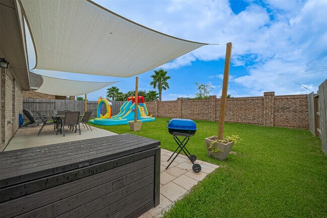 Building Photo - 2712 Golden Palms Ln