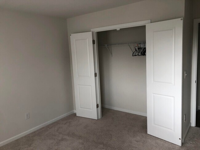 Building Photo - 103 Winding River Dr