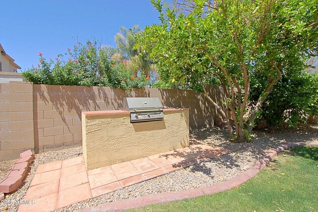 Building Photo - 18560 E Strawberry Dr
