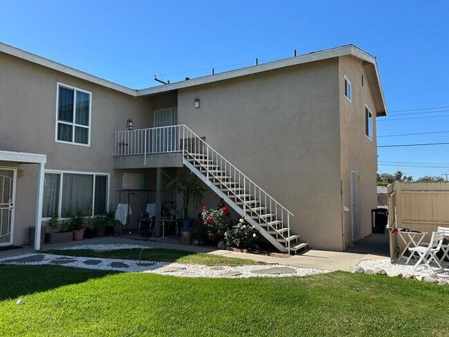 Building Photo - REALLY NICE UPSTRS 1BD 1BA FOR LEASE!