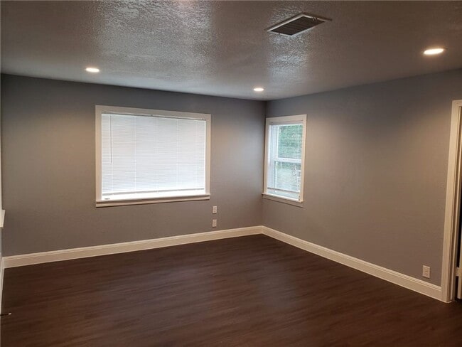 Building Photo - 18901 Hogeye Rd