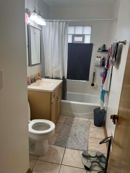 Bathroom - 1135 S 111th St