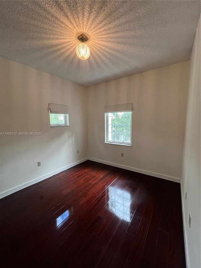 Building Photo - 261 Navarre Ave