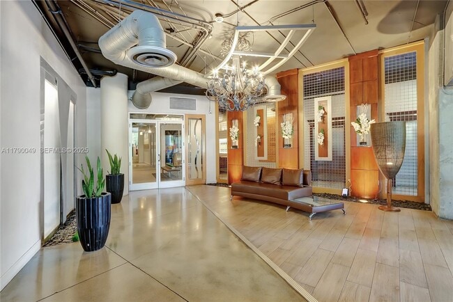 Building Photo - 10 SW South River Dr