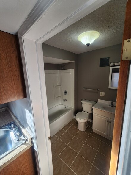 Building Photo - 445 W Carpenter St