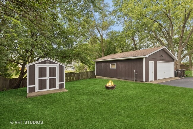 Building Photo - 985 Heartwood Ln