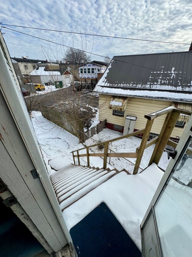 Building Photo - 3 Bedroom 2 Bath in Natrona Heights, PA!