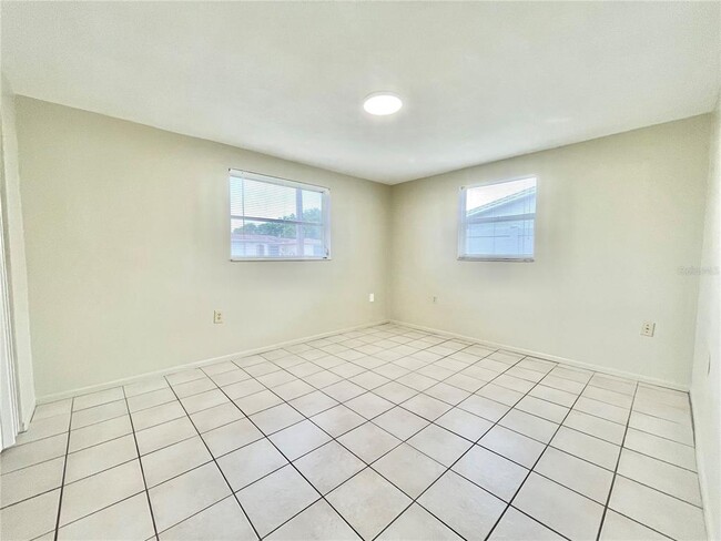 Building Photo - 10014 Sleepy Hollow Ln