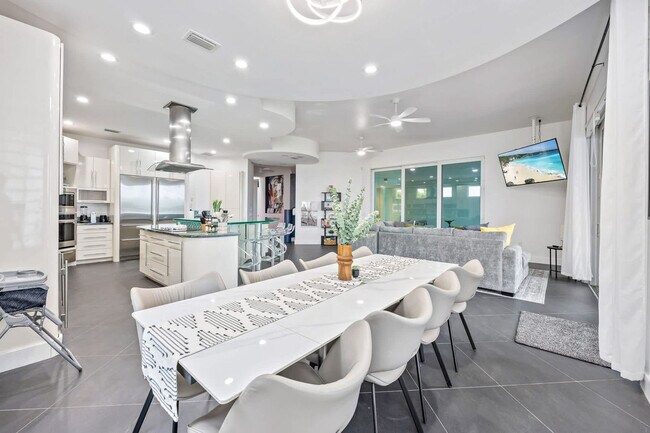 Building Photo - 873 S Atlantic Ave