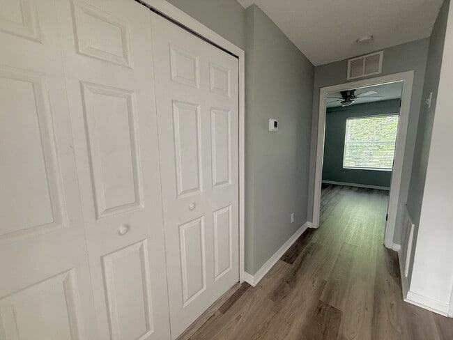 Building Photo - 2-Bed Oasis with 2.5 Baths on Silver Falls...
