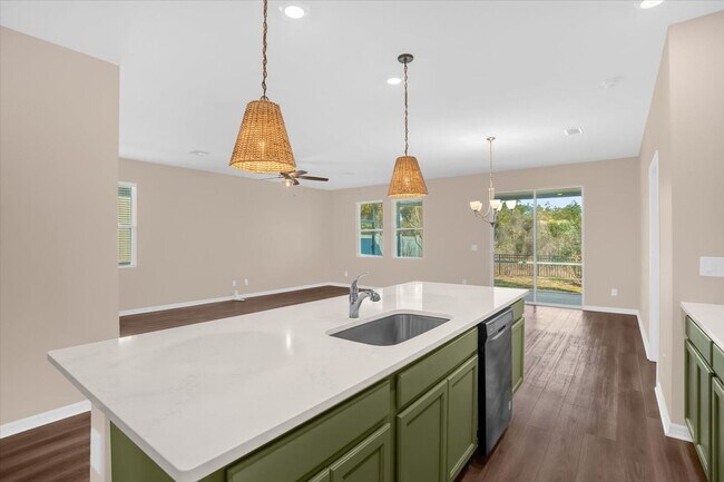 Building Photo - 591 Steerview St