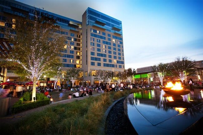 Building Photo - 1522 Olive Garden