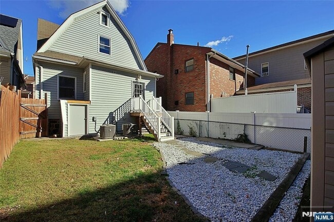 Building Photo - 34 Hilliard Ave