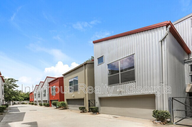 Building Photo - 241 Maynard Terrace SE