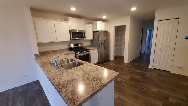 Building Photo - 192 Goldenrod Dr