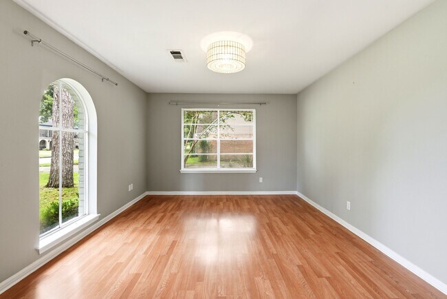 Building Photo - 7902 Lichen Ln