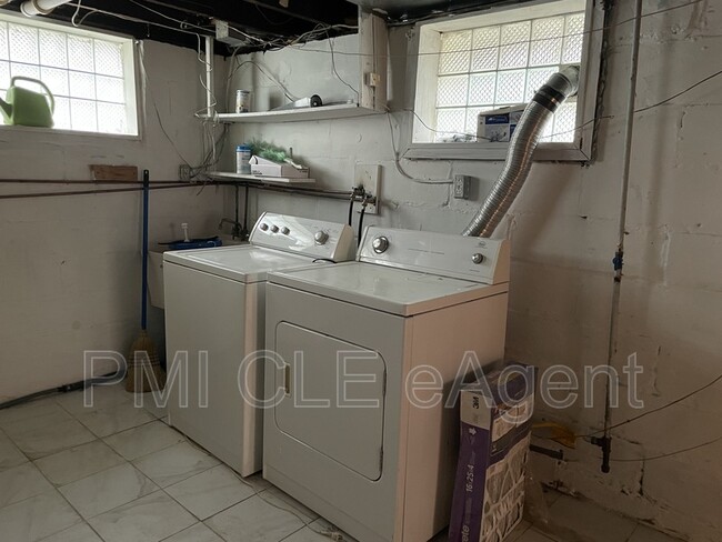 Building Photo - 2037 Bunts Rd