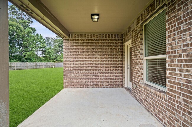 Building Photo - 10 Log House Ct