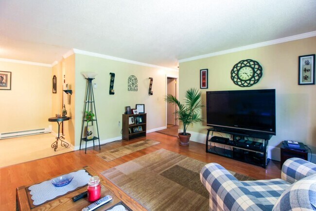 Building Photo - Country Manor Apartments