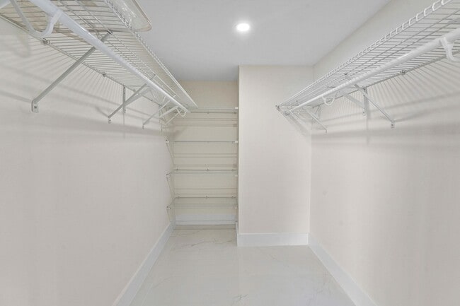 Building Photo - 5460 N Ocean Dr