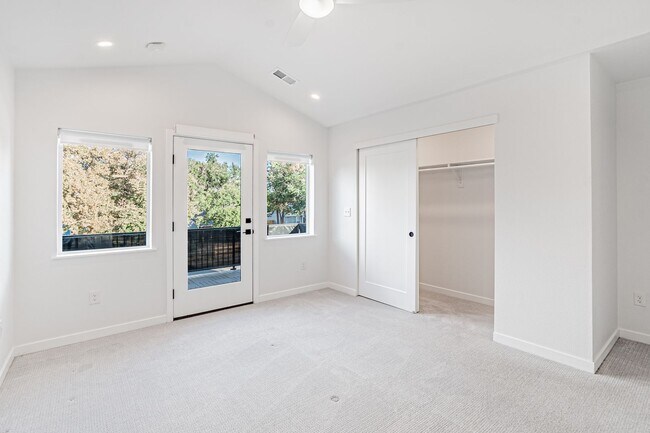 Building Photo - Contemporary 3BD, 2.5BA Edgewood Home with Fenced Yard and Carport