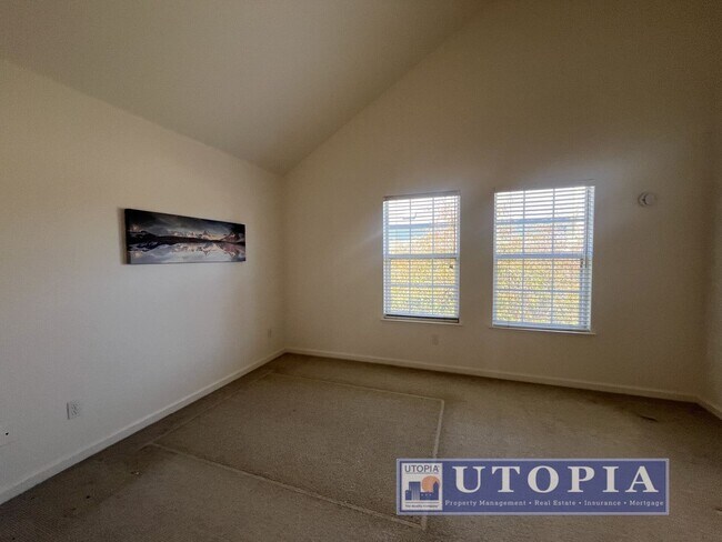 Building Photo - Quiet Beautiful 3 Bed, 2.5 Bath Property Near UCSC