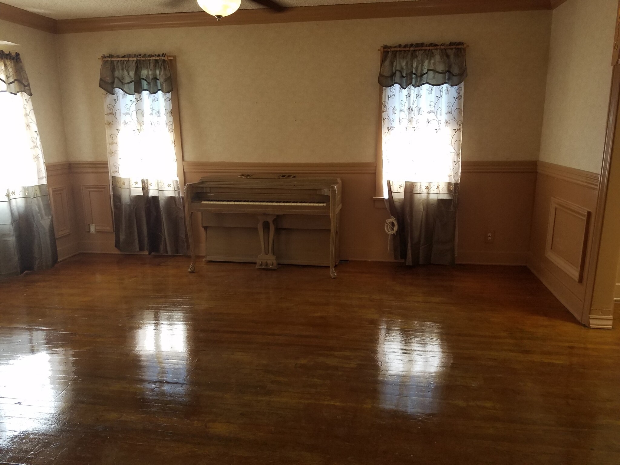 Living Room - 1315 W 36th Pl