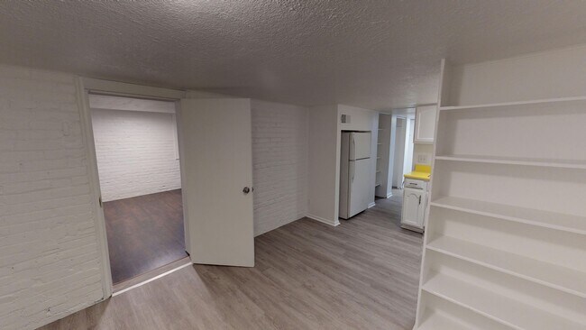 Building Photo - Charming Apartment Near Wash Park