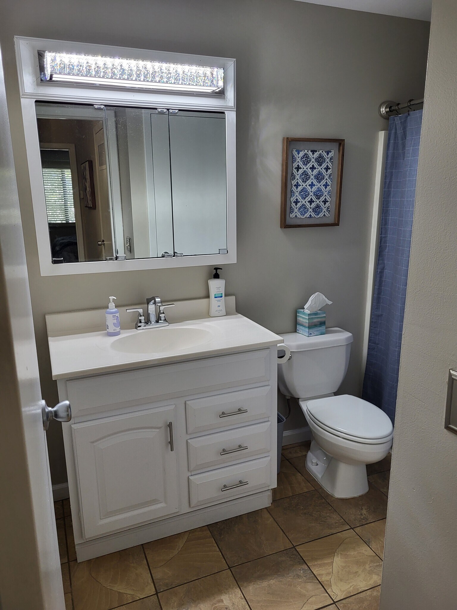 Building Photo - 950 E Rue de la Banque St